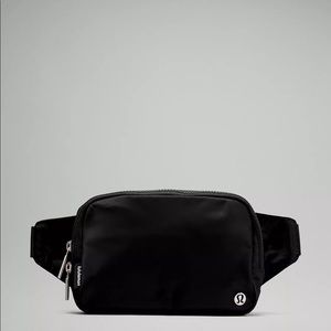 NWT Lululemon Everywhere Belt Bag large Black